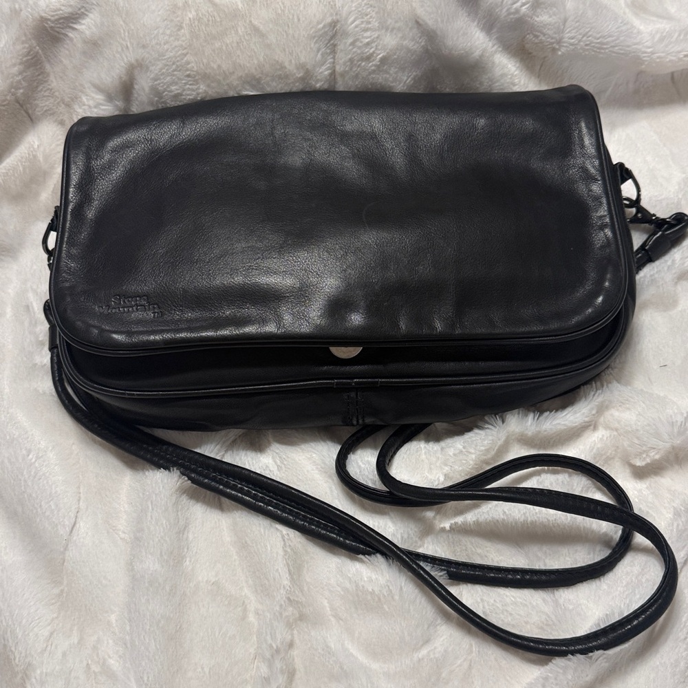 Stone Mountain Black Leather Women's Crossbody/Shoulder Bag - Picture 3 of 13